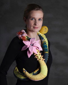 Annemiek Steenhuis, Uit de Tuin, halssieraad, 2016. Waanzinnige Sier, 2017. Foto Marja Sterck