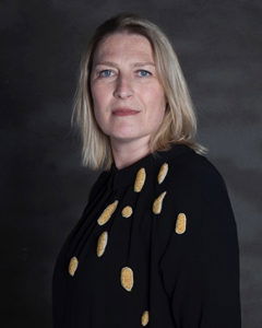 Carla Nuis, Gouden Cuddles Brooches, 2016. Foto Marja Sterck