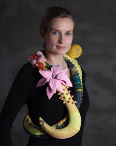 Annemiek Steenhuis, Uit de Tuin, halssieraad, 2016. Waanzinnige Sier, 2017. Foto Marja Sterck