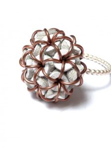 Floor Max, Hexagoon Oost, ring van zilver, leer, en koper, 2015