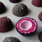 Brigit Daamen, Toverbal, broche, 2010