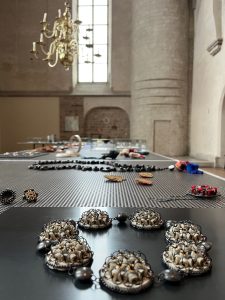 Draag Mij - Carry Me, Galerie Door en het HSC in de Stevenskerk te Nijmegen, 29 juni 2023 t/m 9 juli 2023. Foto Doreen Timmers