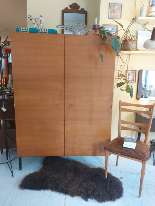 vintage teak linnenkast