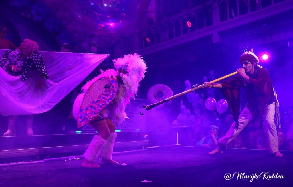 Tripkip costume - ballonnenshow Paradiso - foto Marijke Kodden