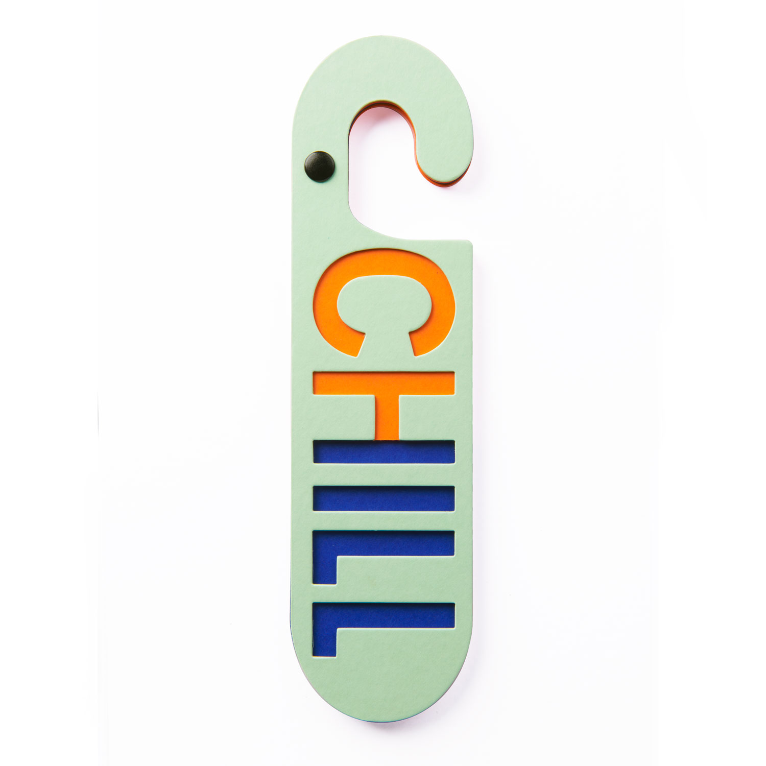Licht groene kartonnendeurhanger met het woord work in oranje en blauw