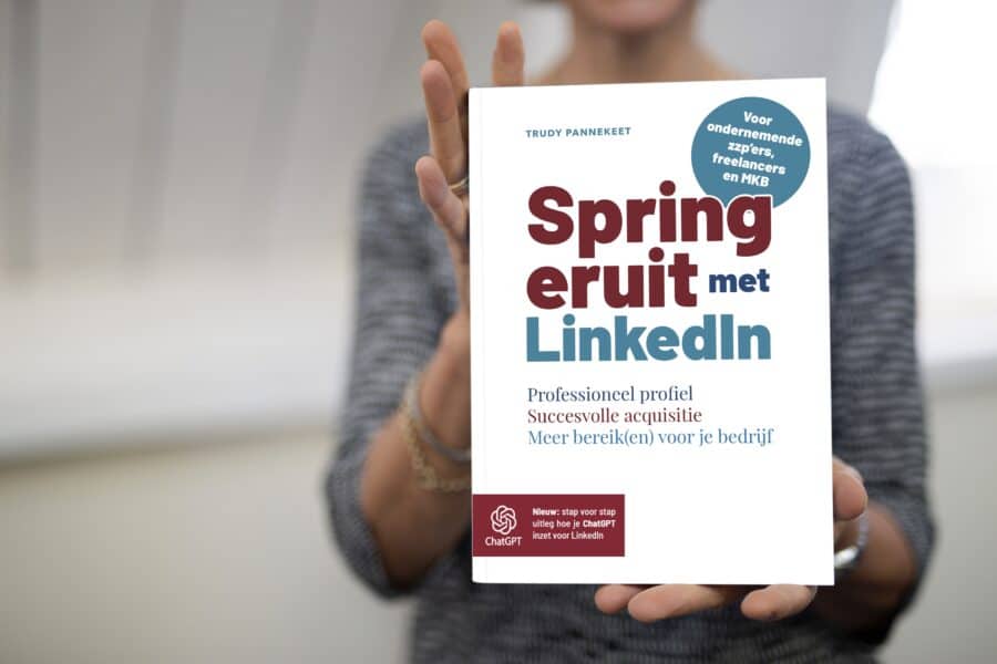 LinkedIn trainer Trudy Pannekeet met boek Spring Eruit NIEUW 3e druk