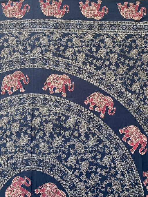 Prachtige gezeefdrukte strandkleden uit India. Past ook op een 2-persoons bed, bank of aan de muur. Honderd procent katoen.