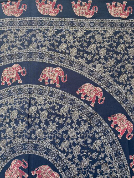 Prachtige gezeefdrukte strandkleden uit India. Past ook op een 2-persoons bed, bank of aan de muur. Honderd procent katoen.