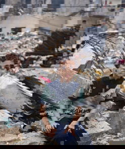 Door een palestina sjaal te kopen kunnen we srtichting plant een olijfboom steunen met hun werk in gaza en westbank.