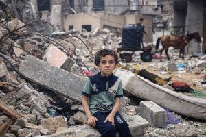 Door een palestina sjaal te kopen kunnen we srtichting plant een olijfboom steunen met hun werk in gaza en westbank.