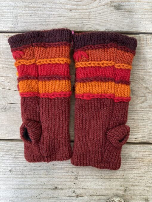 Handwarmers, vingerloze handschoenen of polswarmers. Handgebreid in Nepal en gevoerd met fleece voor super warme handen