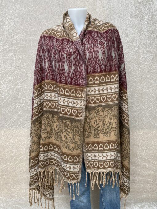 Grote superwarme wintersjaal uit India, die Tibet sjaal wordt genoemd. Onterecht overal te koop als yakwol, wat helaas een fabel is. Maar dit is wel de lekkerste en warmste sjaal die je ooit zult hebben! Als sjaal, stola of dekentje op de bank
