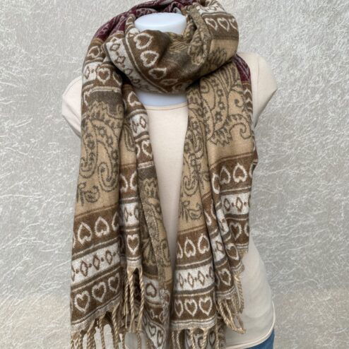 Grote superwarme wintersjaal uit India, die Tibet sjaal wordt genoemd. Onterecht overal te koop als yakwol, wat helaas een fabel is. Maar dit is wel de lekkerste en warmste sjaal die je ooit zult hebben! Als sjaal, stola of dekentje op de bank