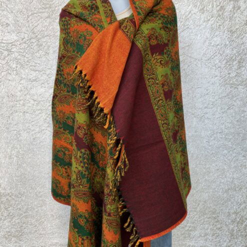 Grote superwarme wintersjaal uit India, die Tibet sjaal wordt genoemd. Dit is de lekkerste en warmste sjaal die je ooit zult hebben! Als sjaal, stola of dekentje op de bank