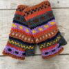 Handgebreide 100% wollen polswarmers gemaakt door vrouwen in Nepal. Met fleece gevoerd dus superwarm! Elk paar is uniek want handwerk.