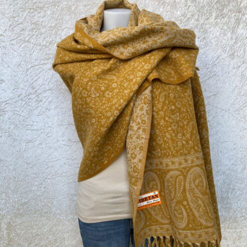 Grote wintersjaal uit India, superwarm en in mooie patronen geweven. Een echte eyecatcher. Gebruik deze sjaal ook als omslagdoek of dekentje op de bank. Of het nou zomer is of winter, van deze sjaal heb je altijd plezier.