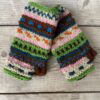 Handgebreide 100% wollen polswarmers gemaakt door vrouwen in Nepal. Met fleece gevoerd dus superwarm! Elk paar is uniek want handwerk.