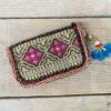 Prachtige en unieke portemonnee met de hand afgewerkt met vintage stoffen uit India. Elke portemonnee is uniek en handmade.