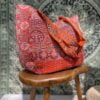 Kantha en blockprint tas gemaakt in Rajasthan, India. Volledig handwerk.