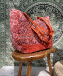 Kantha en blockprint tas gemaakt in Rajasthan, India. Volledig handwerk.