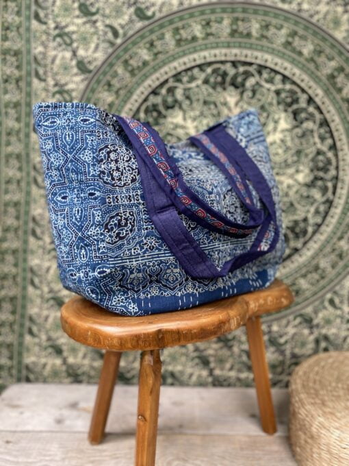 Kantha en blockprint tas gemaakt in Rajasthan, India. Volledig handwerk.