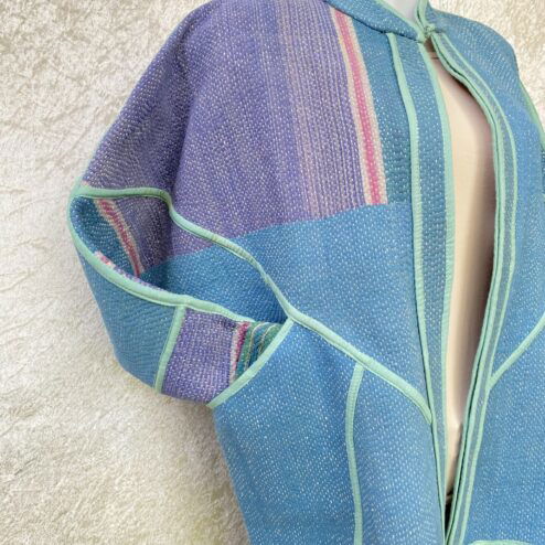 One of a kind kantha jas, elke jas is uniek. Gemaakt van antieke katoenen dekens uit India en reversible. Een echte eye catcher jas.Sustainable en upcycled en 100% katoen.