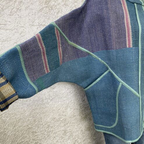 One of a kind kantha jas, elke jas is uniek. Gemaakt van antieke katoenen dekens uit India en reversible. Een echte eye catcher jas.Sustainable en upcycled en 100% katoen.