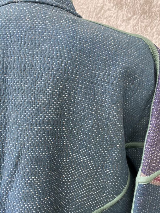 One of a kind kantha jas, elke jas is uniek. Gemaakt van antieke katoenen dekens uit India en reversible. Een echte eye catcher jas.Sustainable en upcycled en 100% katoen.
