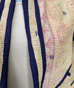 One of a kind kantha jas, elke jas is uniek. Gemaakt van antieke katoenen dekens uit India en reversible. Een echte eye catcher jas.Sustainable en upcycled en 100% katoen.
