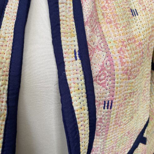 One of a kind kantha jas, elke jas is uniek. Gemaakt van antieke katoenen dekens uit India en reversible. Een echte eye catcher jas.Sustainable en upcycled en 100% katoen.