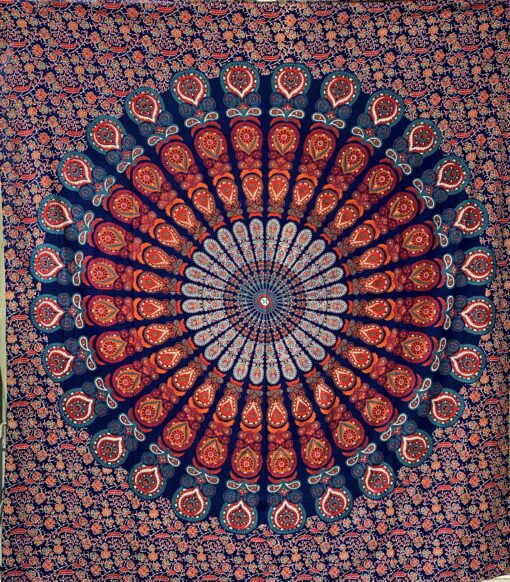 Prachtige met de hand gezeefdrukte katoenen doek uit India. Lekker voor op een tweepersoonsbed, op de bank, aan de muur of mee naar het strand of picknick.