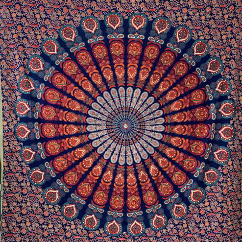 Prachtige met de hand gezeefdrukte katoenen doek uit India. Lekker voor op een tweepersoonsbed, op de bank, aan de muur of mee naar het strand of picknick.