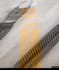 Superwijde broekrok gemaakt van vintage sari stoffen. Zwieren en zwaaien, dansen en schitteren. Elke broekrok is uniek er is er dus maar 1 in deze print!