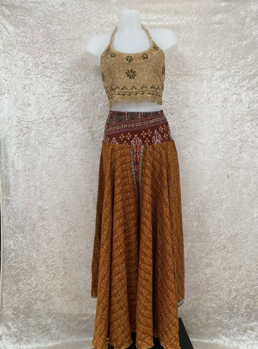 Superwijde broekrok gemaakt van vintage sari stoffen. Zwieren en zwaaien, dansen en schitteren. Elke broekrok is uniek er is er dus maar 1 in deze print!