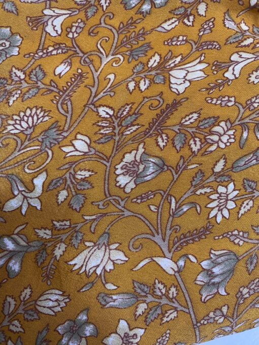 Superwijde broekrok gemaakt van vintage sari stoffen. Zwieren en zwaaien, dansen en schitteren. Elke broekrok is uniek er is er dus maar 1 in deze print!