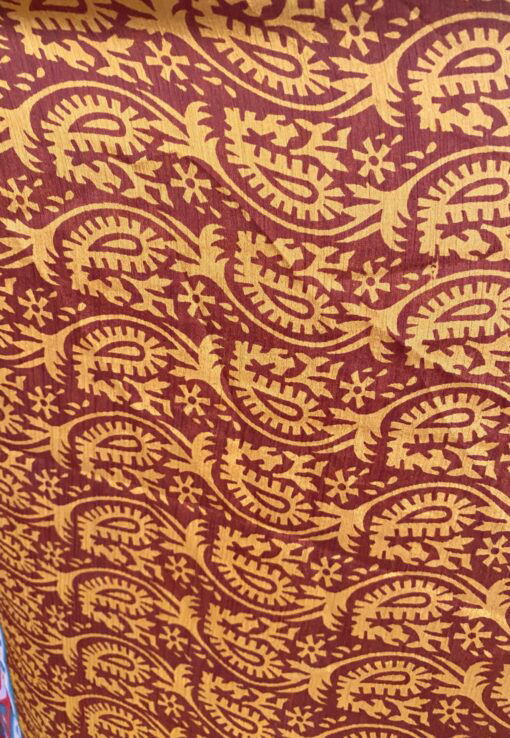 Superwijde broekrok gemaakt van vintage sari stoffen. Zwieren en zwaaien, dansen en schitteren. Elke broekrok is uniek er is er dus maar 1 in deze print!