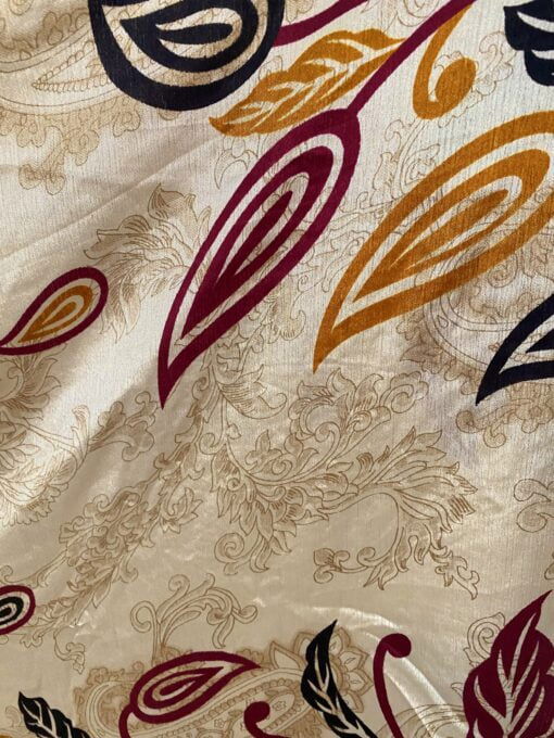 Superwijde broekrok gemaakt van vintage sari stoffen. Zwieren en zwaaien, dansen en schitteren. Elke broekrok is uniek er is er dus maar 1 in deze print!