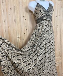 Schitterende zomerjurk, gemaakt van blockprint stof die geheel met de hand gestempeld is. Honderd procent katoen en past maat XS-XL .