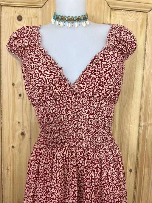 Schitterende zomerjurk, gemaakt van blockprint stof die geheel met de hand gestempeld is. Honderd procent katoen en past maat XS-XL .