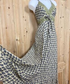 Schitterende zomerjurk, gemaakt van blockprint stof die geheel met de hand gestempeld is. Honderd procent katoen en past maat XS-XL .