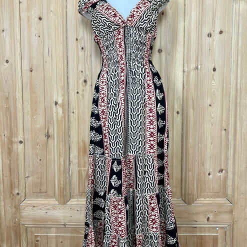 Schitterende zomerjurk, gemaakt van blockprint stof die geheel met de hand gestempeld is. Honderd procent katoen en past maat XS-XL .
