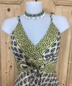 Schitterende zomerjurk, gemaakt van blockprint stof die geheel met de hand gestempeld is. Honderd procent katoen en past maat XS-XL .