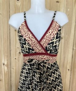 Schitterende zomerjurk, gemaakt van blockprint stof die geheel met de hand gestempeld is. Honderd procent katoen en past maat XS-XL .