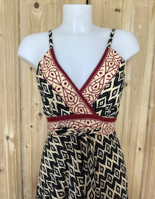 Schitterende zomerjurk, gemaakt van blockprint stof die geheel met de hand gestempeld is. Honderd procent katoen en past maat XS-XL .
