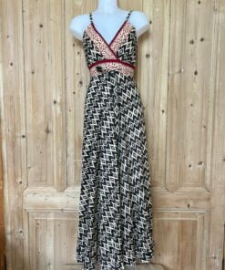 Schitterende zomerjurk, gemaakt van blockprint stof die geheel met de hand gestempeld is. Honderd procent katoen en past maat XS-XL .