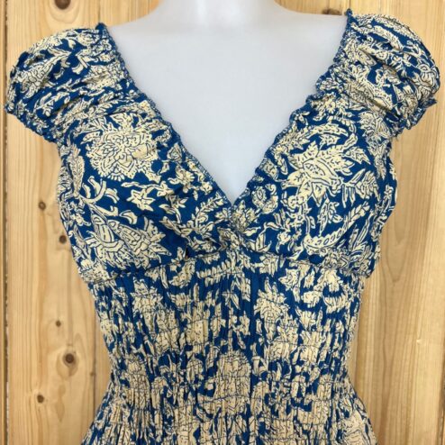 Schitterende zomerjurk, gemaakt van blockprint stof die geheel met de hand gestempeld is. Honderd procent katoen en past maat XS-XL .