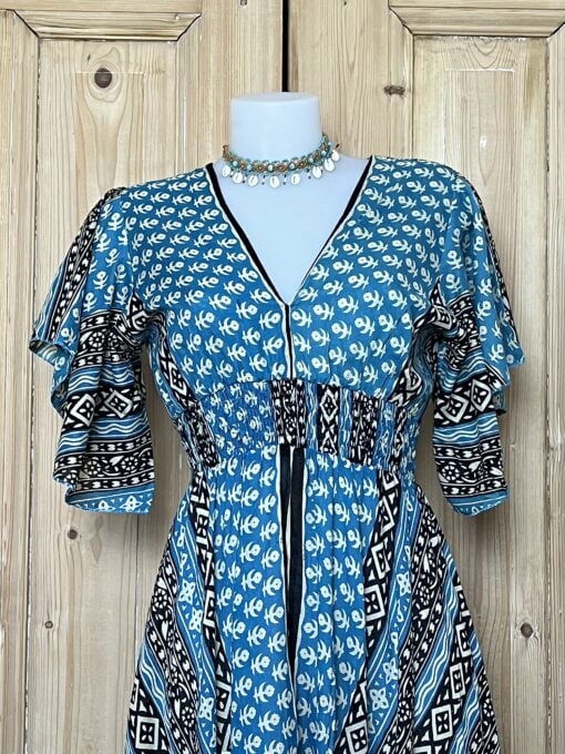 Schitterende zomerjurk, gemaakt van blockprint stof die geheel met de hand gestempeld is. Honderd procent katoen en past maat XS-XL .
