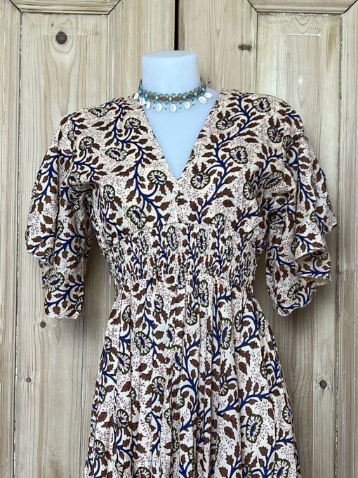 Schitterende zomerjurk, gemaakt van blockprint stof die geheel met de hand gestempeld is. Honderd procent katoen en past maat XS-XL .