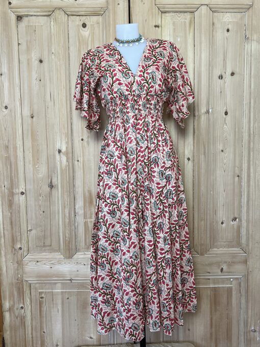 Schitterende zomerjurk, gemaakt van blockprint stof die geheel met de hand gestempeld is. Honderd procent katoen en past maat XS-XL .