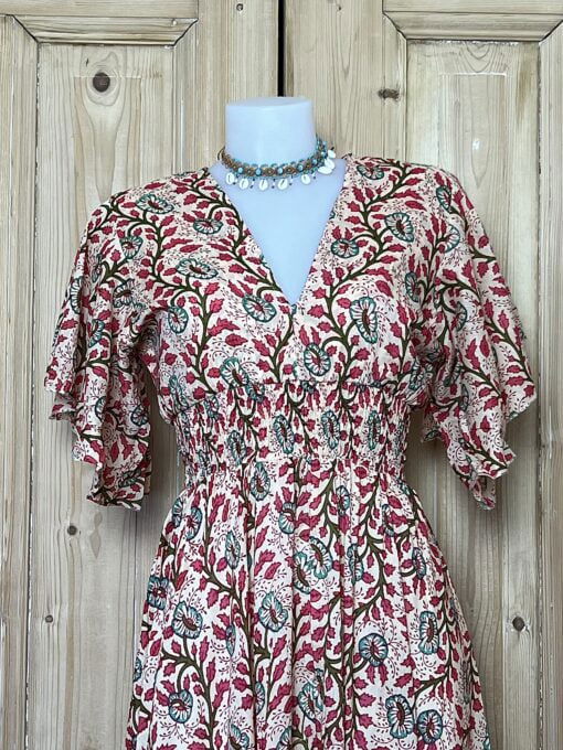 Schitterende zomerjurk, gemaakt van blockprint stof die geheel met de hand gestempeld is. Honderd procent katoen en past maat XS-XL .